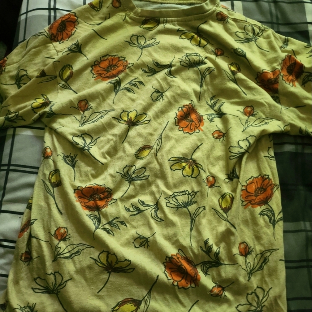 Supermassive Flower Graphic Tee Large